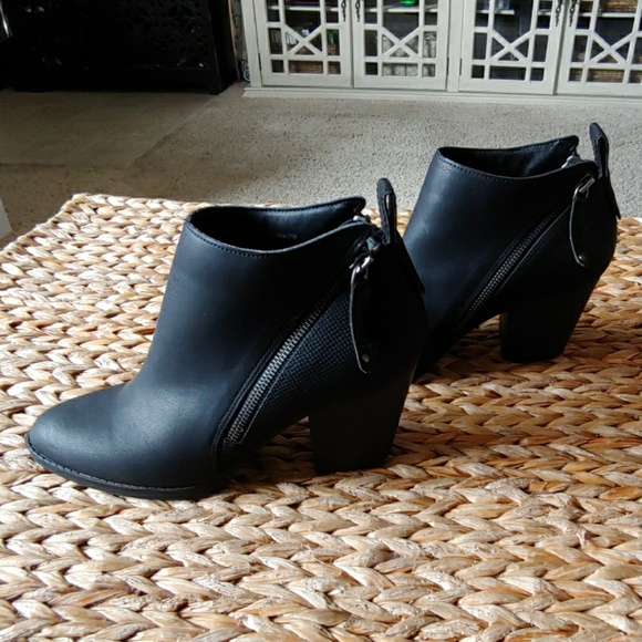 dv black booties